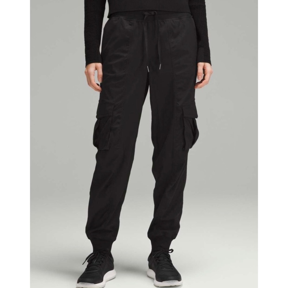 Lululemon Dance Studio Relaxed-Fit
Mid-Rise Cargo Jogger Large